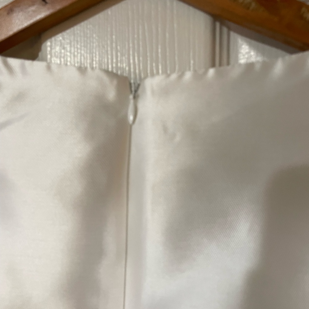Elegant White Mini Dress with Bow Accents - Picture 11 of 11